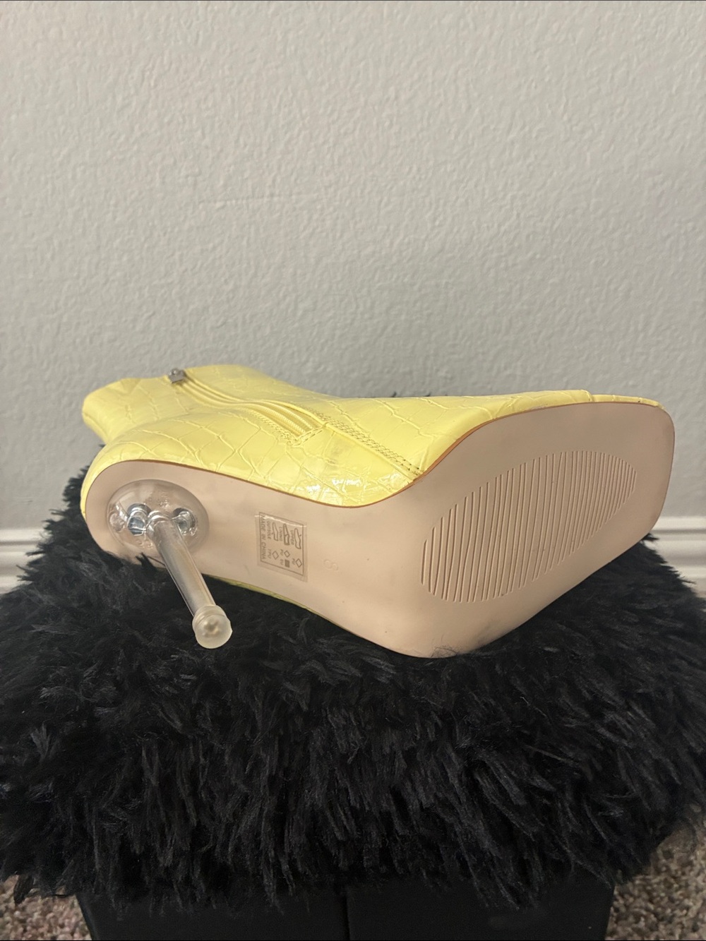 Azalea Wang Yellow Croc-Embossed Stiletto Sock Boot - Picture 6 of 6